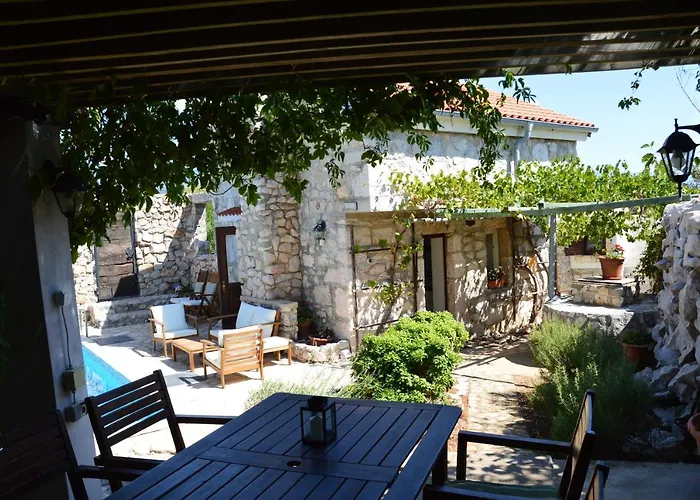 Three Sisters, Absolutely Unique Stone Houses, 200 M From The