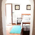 Three Sisters, Absolutely Unique Stone Houses, 200 M From The Villa