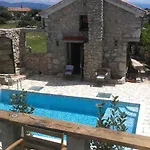 Three Sisters, Absolutely Unique Stone Houses, 200 M From The Villa